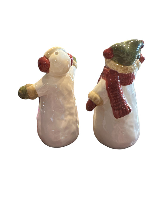 Adorable Snowman Salt and Pepper Shakers