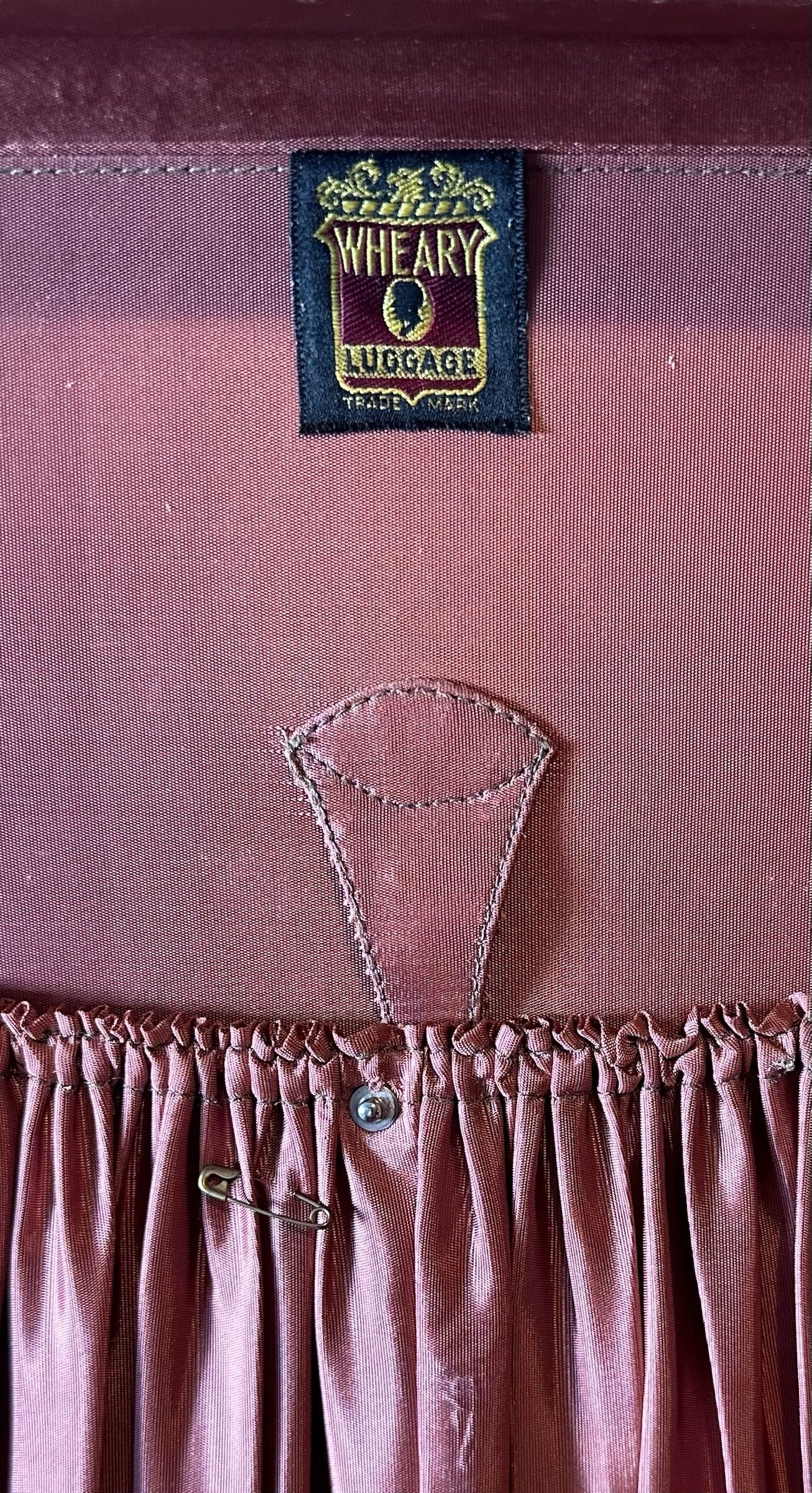 Vintage Wheary Stream Gard Suitcase