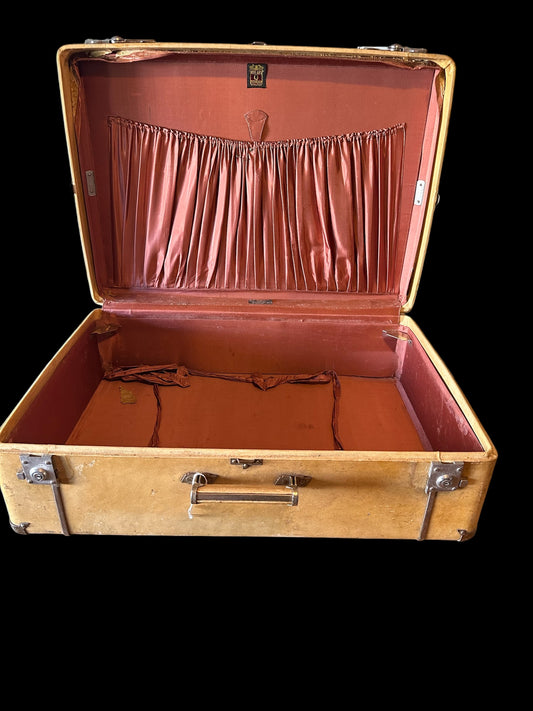 Vintage Wheary Stream Gard Suitcase